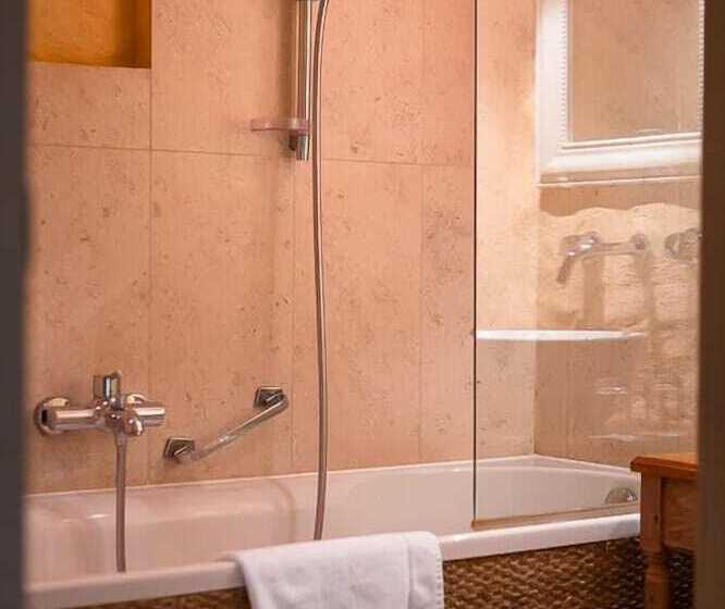 Номер Стандарт, Hôtel La Grappe D Or
