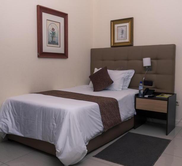 اتاق اکونومی یک تخته, Monte Carlo