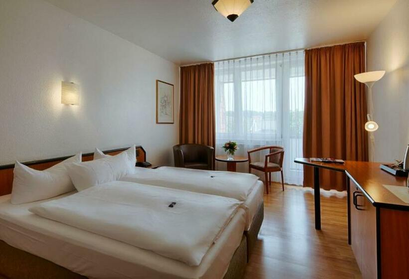 Номер Стандарт Трехместный, Comfort Hotel Bernau