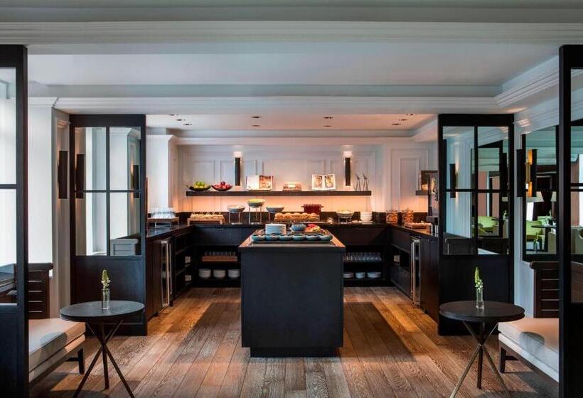 اتاق سوپریور با تخت بزرگ, The Ritz Carlton New York, Central Park