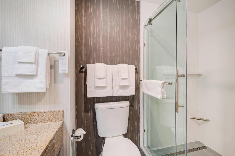 اتاق استاندارد با تخت بزرگ, Courtyard Raleigh Crabtree Valley