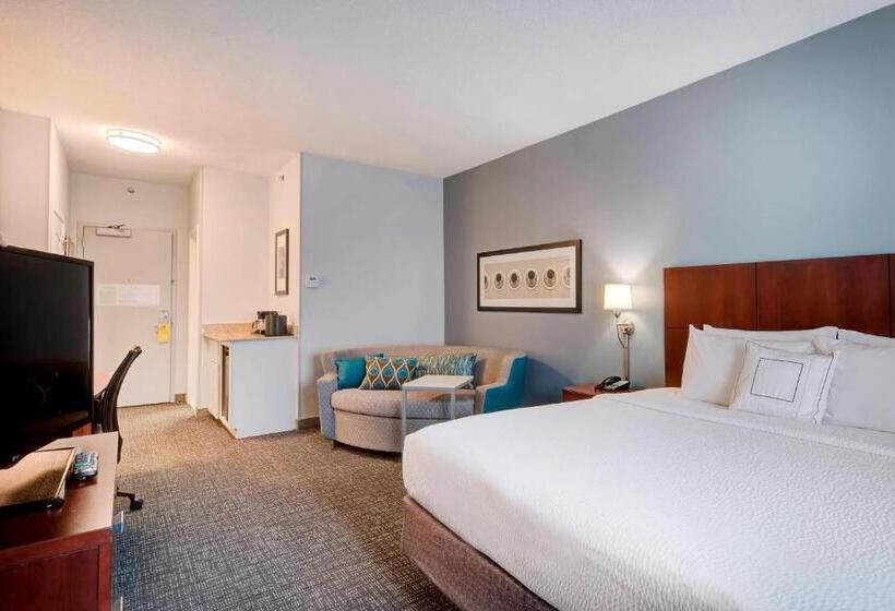 اتاق استاندارد با تخت بزرگ برای معلولان, Courtyard Raleigh Crabtree Valley