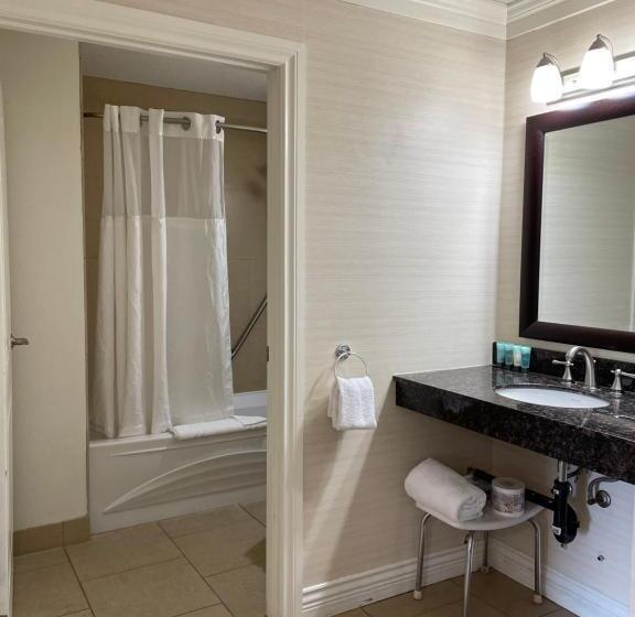 اتاق استاندارد با تخت دو نفره بزرگ برای معلولان, Prestige Beach House, Worldhotels Crafted