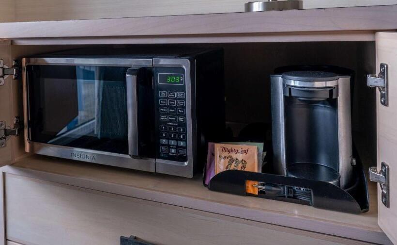 اتاق استاندارد با تخت دو نفره بزرگ برای معلولان, Prestige Beach House, Worldhotels Crafted