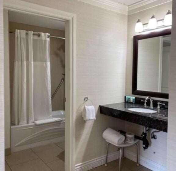 اتاق استاندارد با تخت دو نفره بزرگ برای معلولان, Prestige Beach House, Worldhotels Crafted