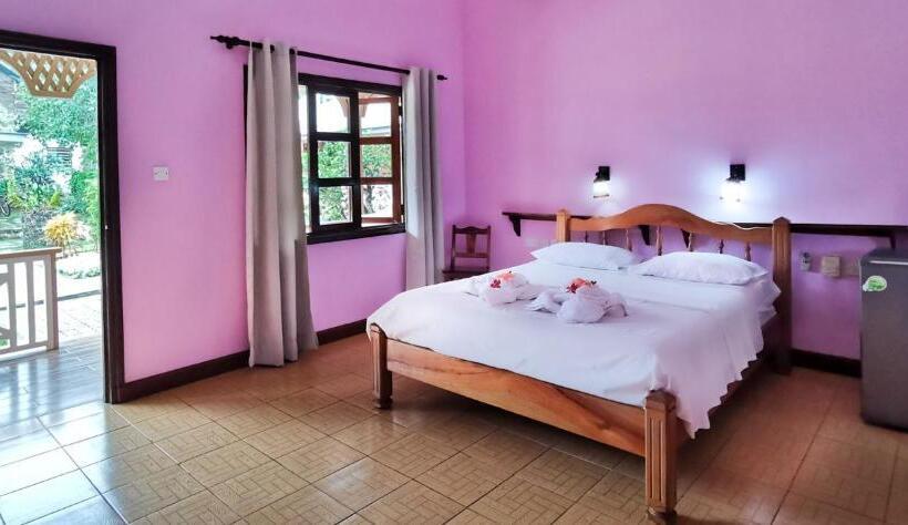اتاق استاندارد با چشم‌انداز باغ, Bernique Guesthouse