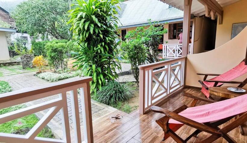 اتاق استاندارد با چشم‌انداز باغ, Bernique Guesthouse