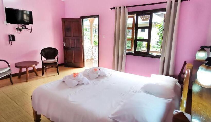اتاق استاندارد با چشم‌انداز باغ, Bernique Guesthouse