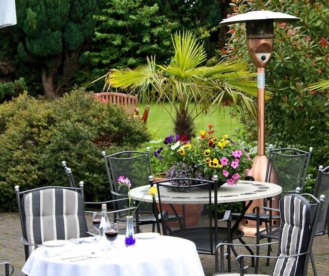 اتاق استاندارد سه نفره, Aberdeen Lodge