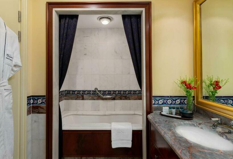 اتاق استاندارد با تخت بزرگ, çırağan Palace Kempinski Istanbul