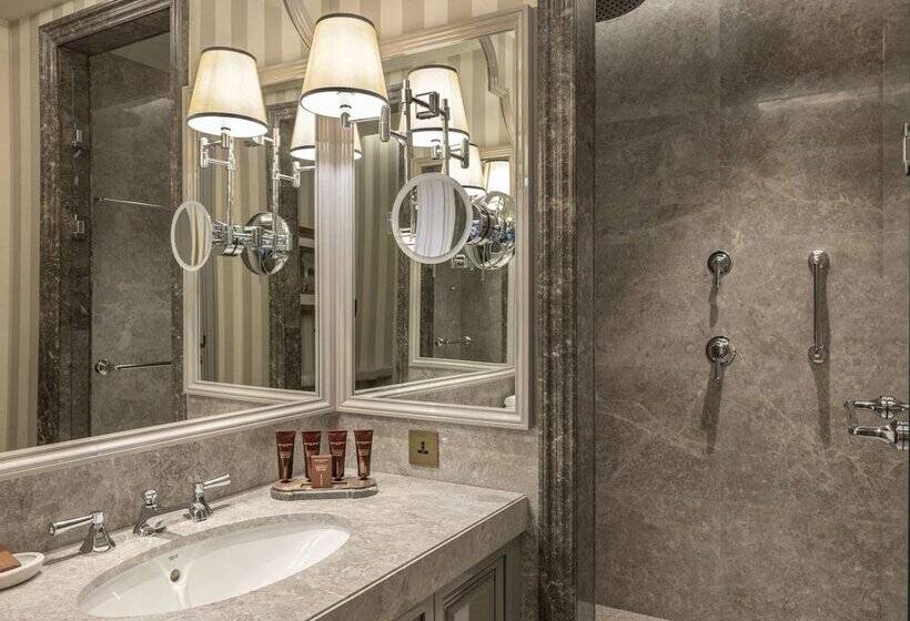 اتاق استاندارد با تخت بزرگ, çırağan Palace Kempinski Istanbul