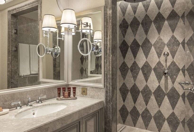 اتاق استاندارد با چشم‌انداز, çırağan Palace Kempinski Istanbul