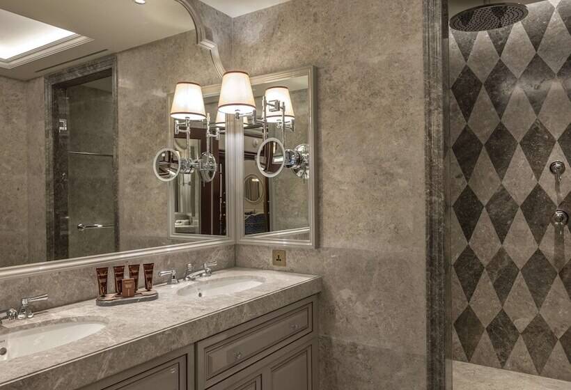 اتاق دلوکس با تخت کینگ و چشم‌انداز, çırağan Palace Kempinski Istanbul