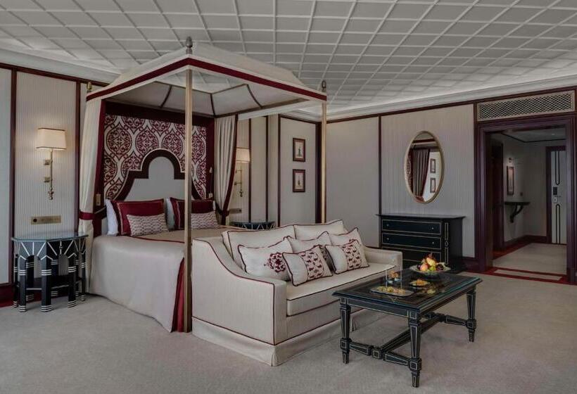 اتاق دلوکس با تخت کینگ و چشم‌انداز, çırağan Palace Kempinski Istanbul