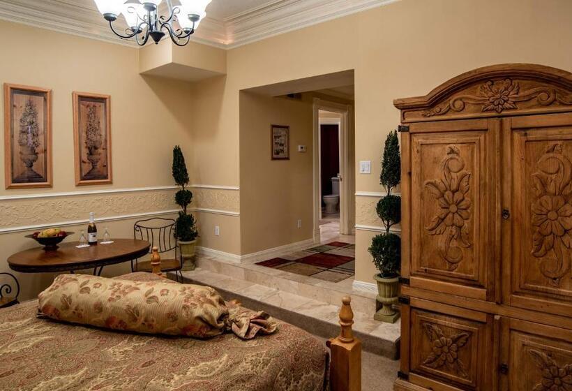 Номер Deluxe Вид на Море с Балконом, The Anniversary Inn   Logan