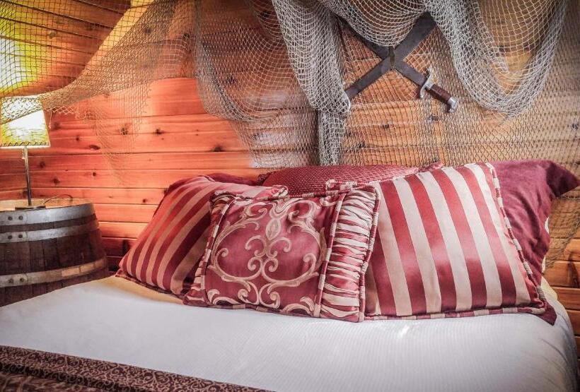 Номер Deluxe Вид на Море Боковой, The Anniversary Inn   Logan