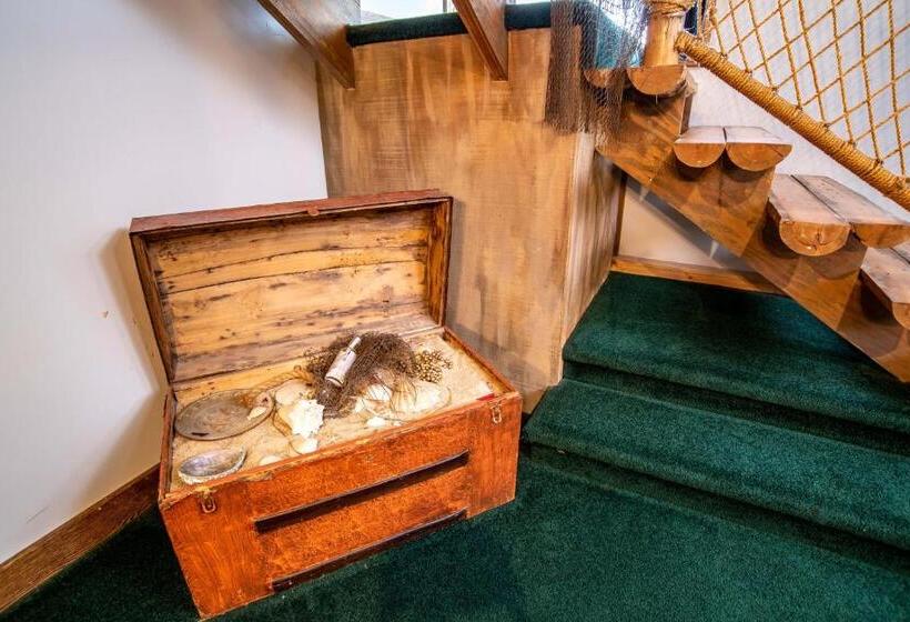 Номер Стандарт Вид на Море с Балконом, The Anniversary Inn   Logan
