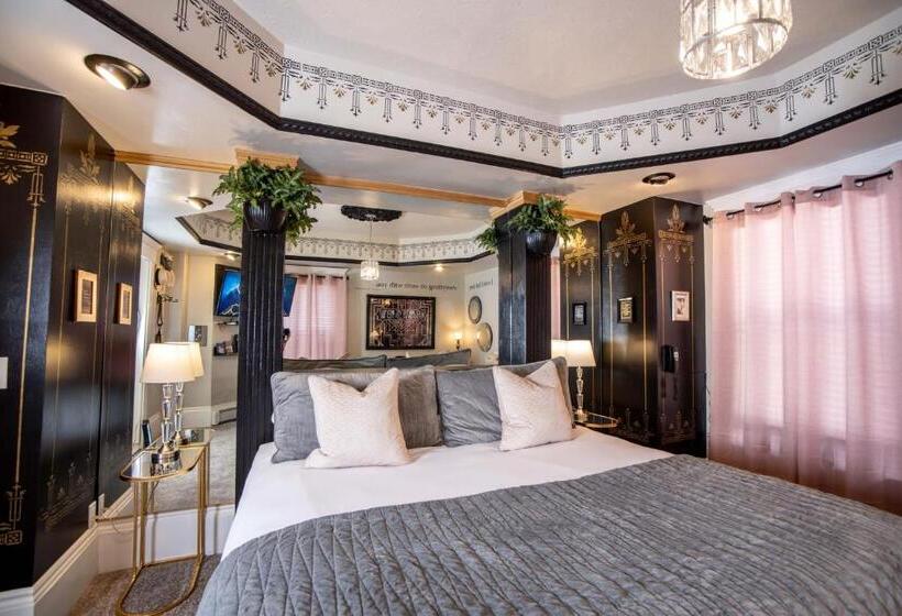 Номер Стандарт Вид на Бассейн, The Anniversary Inn   Logan