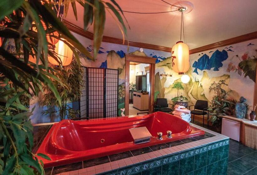 Номер Стандарт Вид на Море, The Anniversary Inn   Logan