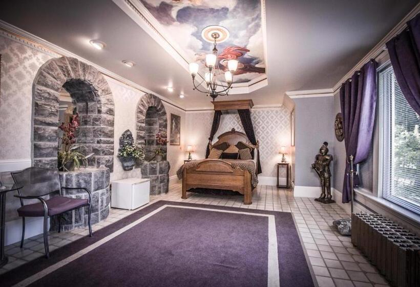 Номер Стандарт с Террасой, The Anniversary Inn   Logan
