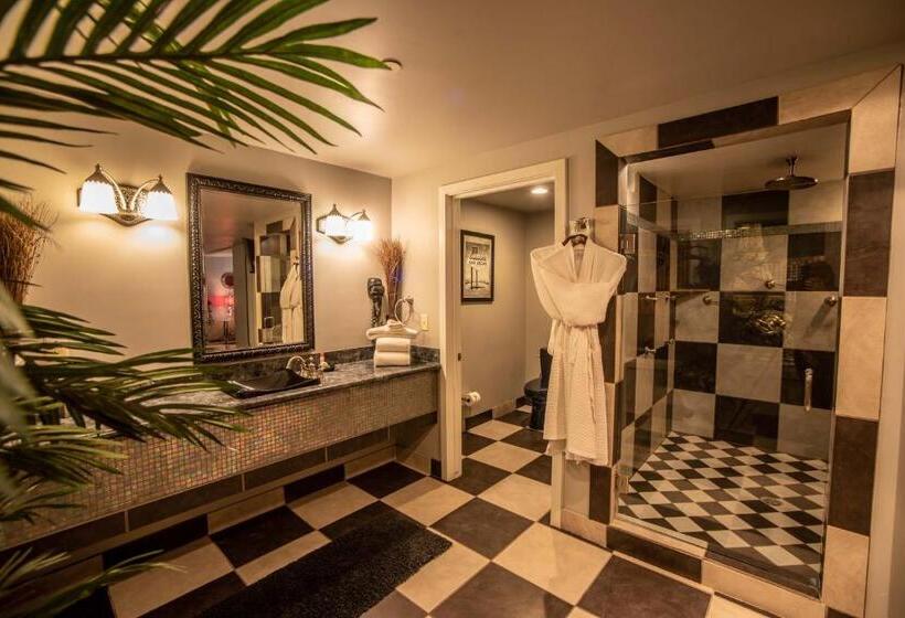 Номер Superior, The Anniversary Inn   Logan