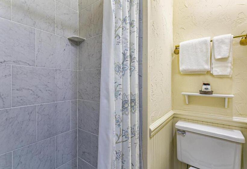 Номер Стандарт, Cedar Crest Inn
