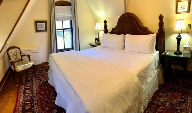 Люкс, Cedar Crest Inn