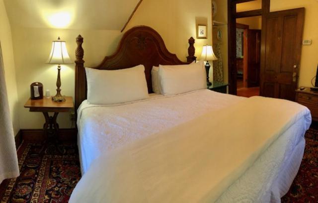 スイート, Cedar Crest Inn