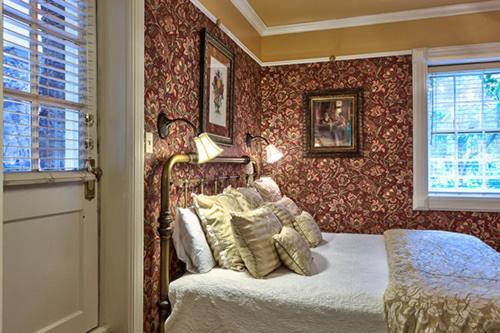 Люкс, Cedar Crest Inn