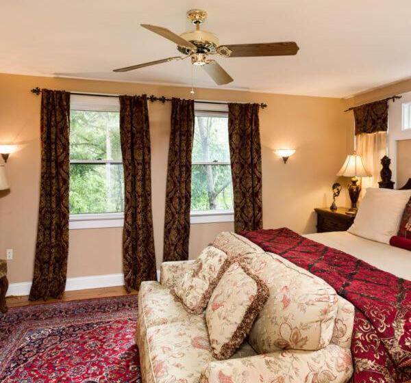 キングサイズベッドのデラックスルーム, Cedar Crest Inn