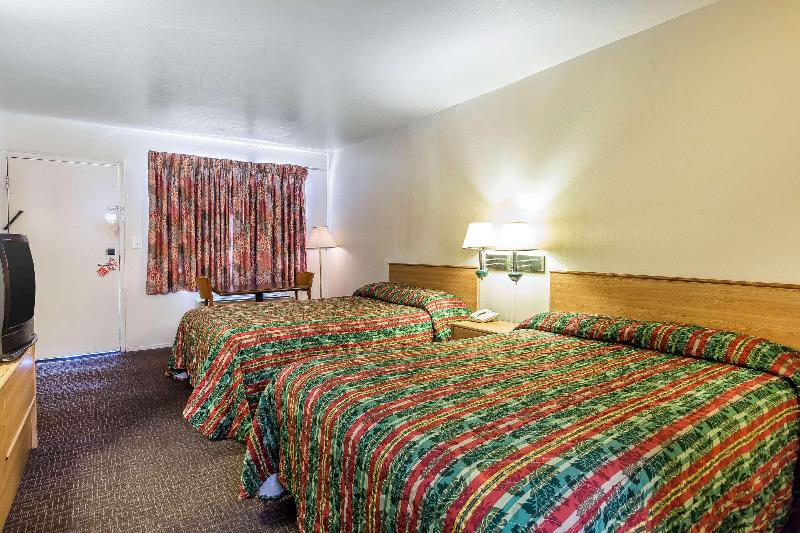 اتاق استاندارد با تخت بزرگ برای معلولان, Days Inn By Wyndham Florence Cincinnati Area