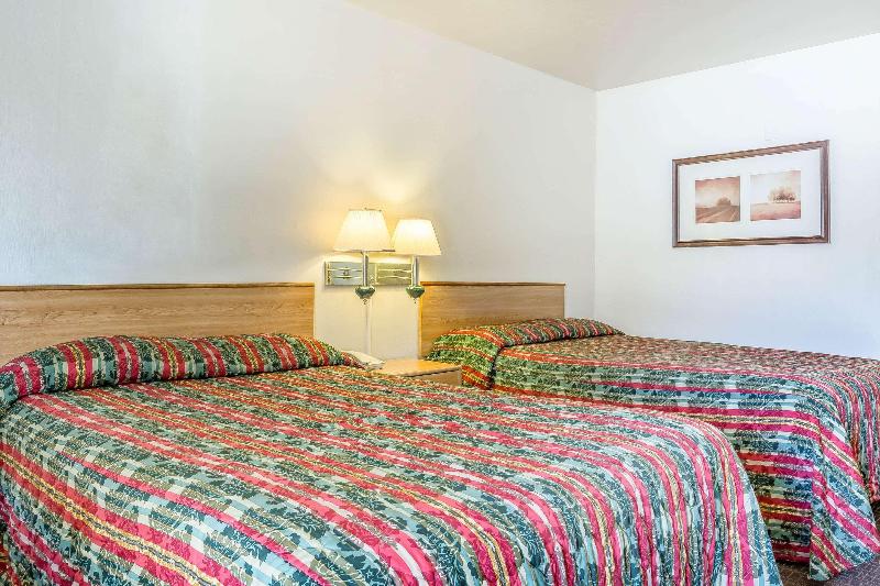 اتاق استاندارد با تخت بزرگ برای معلولان, Days Inn By Wyndham Florence Cincinnati Area