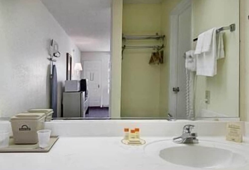 Номер Стандарт 2 Двуспальные Кровати, Days Inn By Wyndham Jacksonville