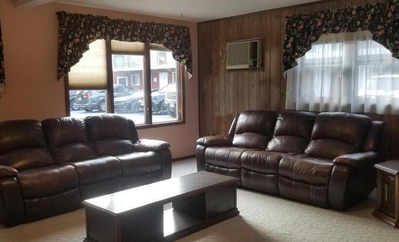 Дом 3 Спальни, Red Ranch Inn