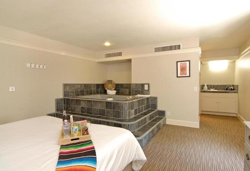스위트 킹사이즈 침대, Palm Canyon Hotel And Rv Resort