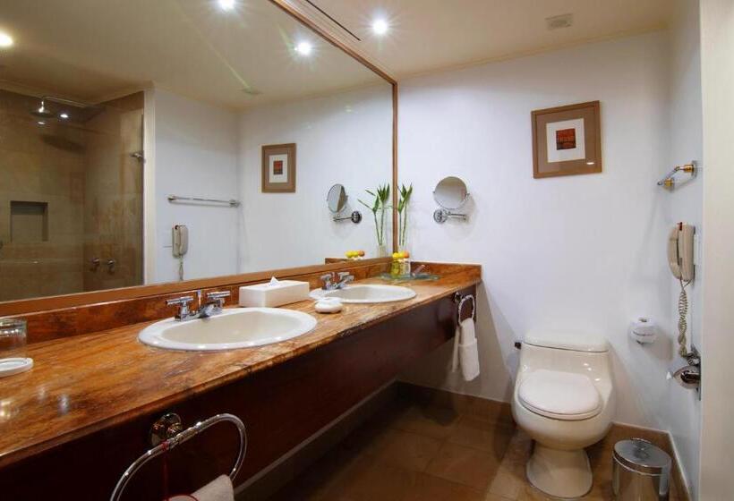 이그제큐티브 스위트 킹침대, Swissotel Quito