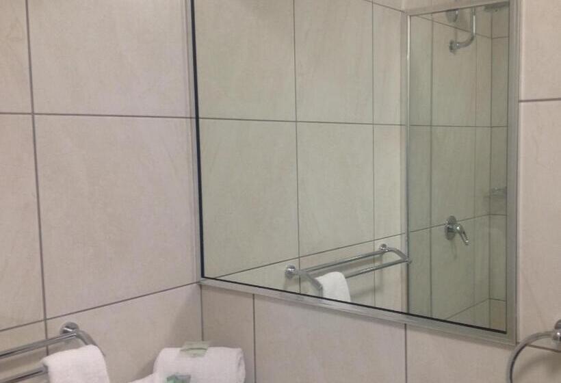 Семейное Студио, Castle Crest Motel