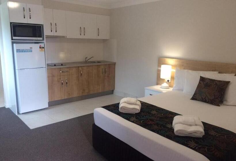 Семейные Апартаменты 3 Спальни, Castle Crest Motel