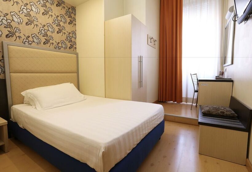 اتاق استاندارد یک نفره, Piacenza