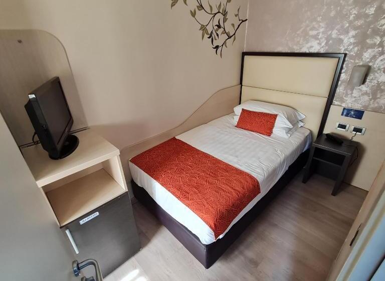 اتاق استاندارد یک نفره, Piacenza