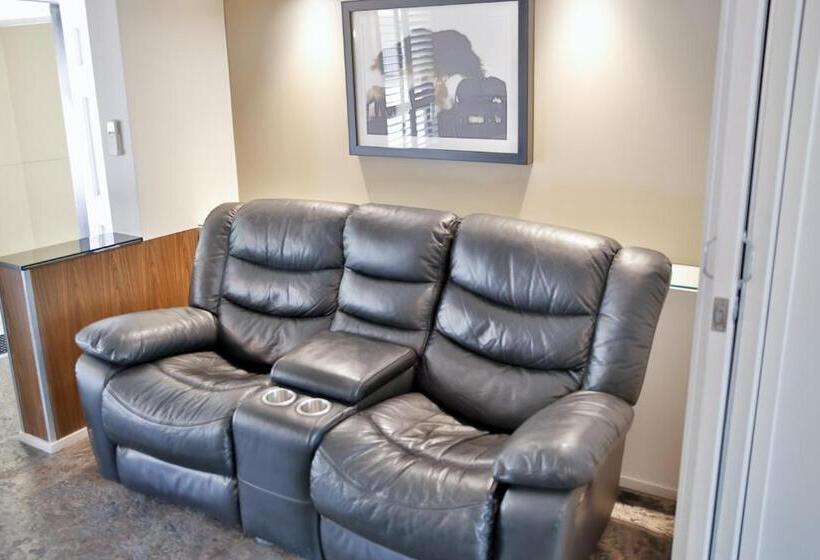 스위트 킹사이즈 침대, Central Park Motel