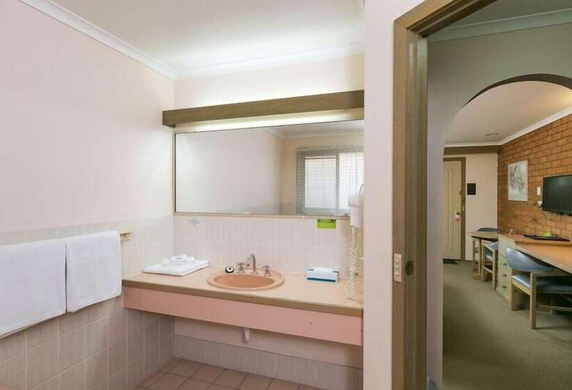 スタンダードルーム, Golden Square Motor Inn