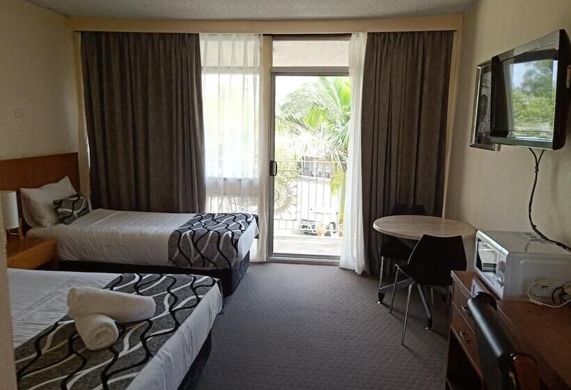 标准间, Molly Morgan Motor Inn