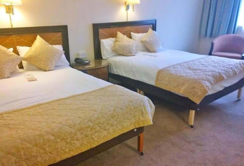 اتاق خانوادگی, Britannia Hotel Aberdeen