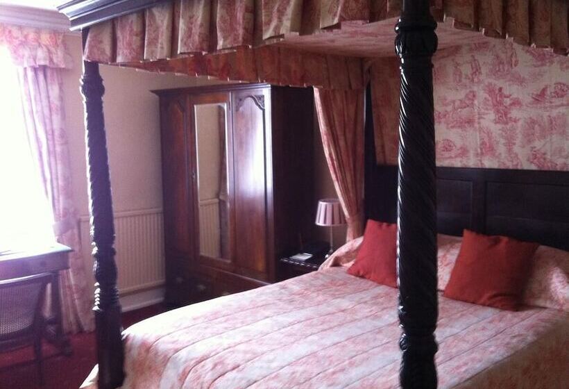 Номер Стандарт, Corse Lawn House