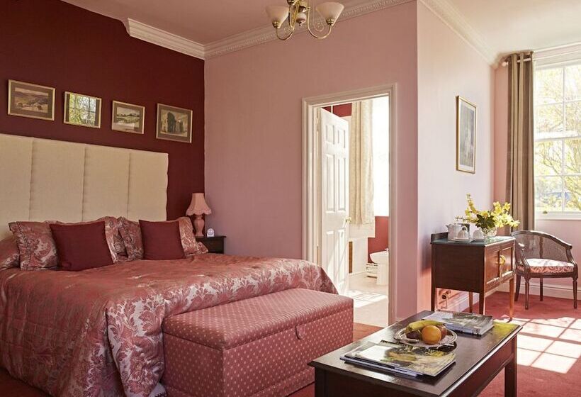Номер Стандарт, Corse Lawn House