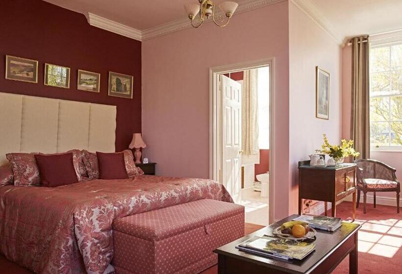 Номер Стандарт, Corse Lawn House
