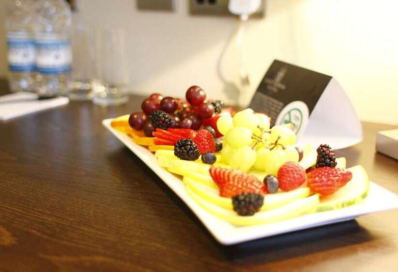 Номер Deluxe, The Victoria Hotel Manchester By Compass Hospitality