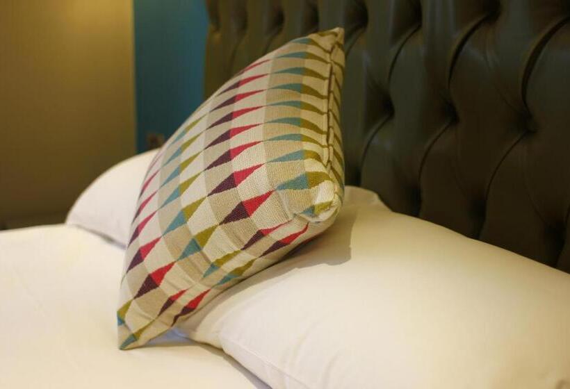 Номер Deluxe, The Victoria Hotel Manchester By Compass Hospitality