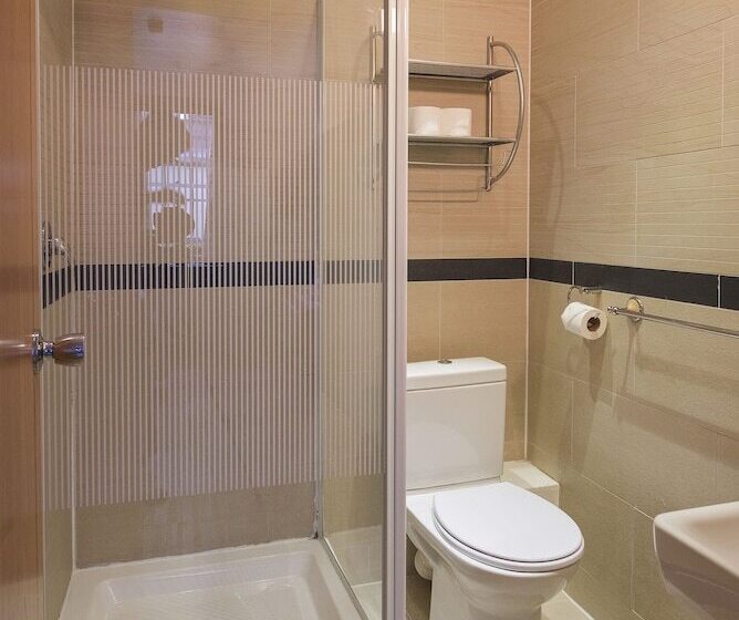 اتاق خانوادگی, Linden House